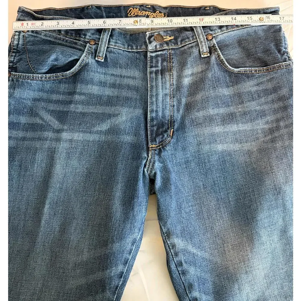 Wrangler Vintage Faded Denim Jeans Relaxed Fit Waist 34 x Length 32‎ Cotton